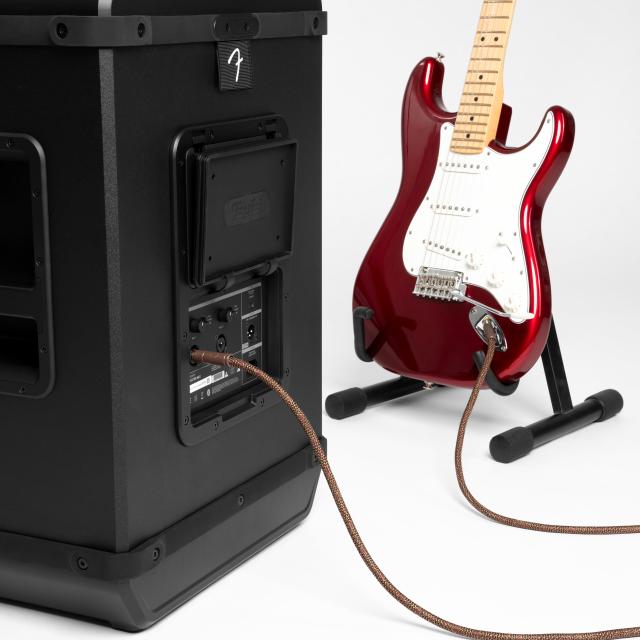 Fender x Teufel Rockster Neo met gitaar