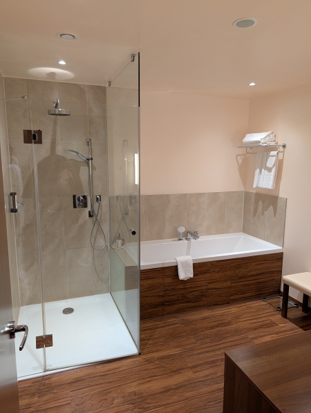 Booking suite bathroom pcactive.nl