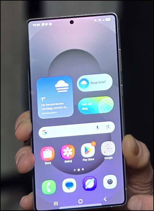Rob Galaxy S25 close 2